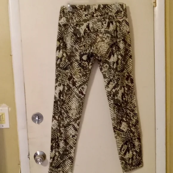 Etienne Marcel🌸gorgeous snake print design jeans. - Picture 9 of 10